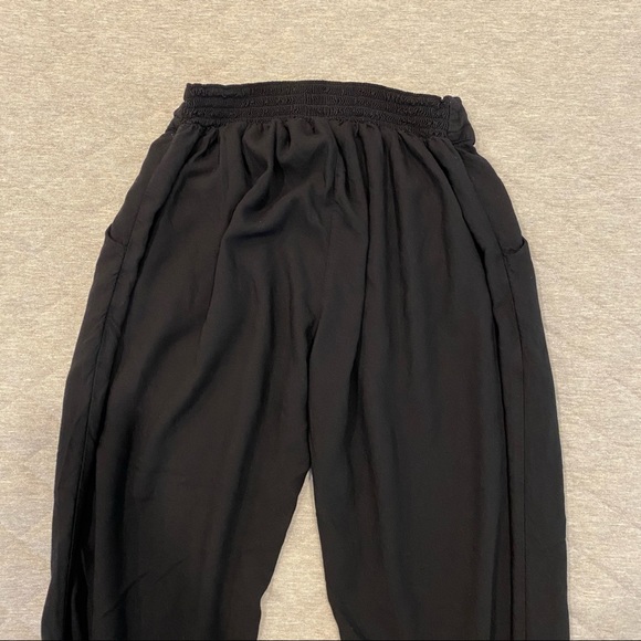 American Eagle Black Capri Pants - Picture 3 of 9